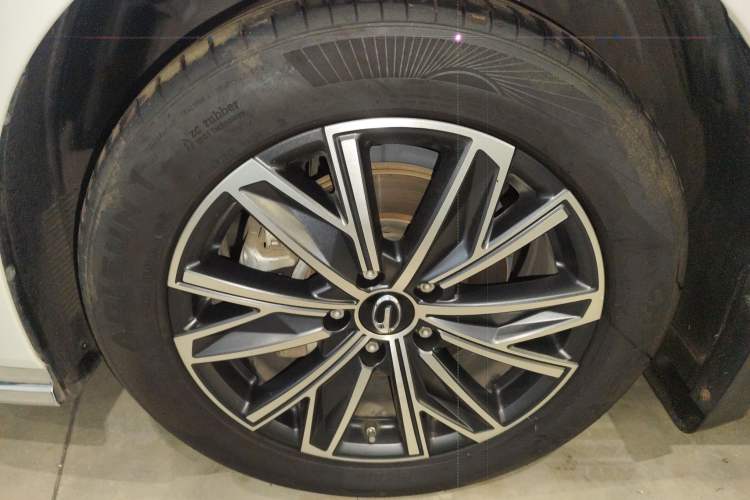Used GAC Trumpchi M8 2024 Master Series 400T Prestige Edition Left Front Wheel Hub