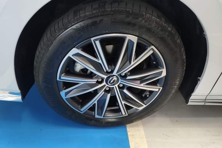 Used GAC Trumpchi M8 2024 Master Series 400T Prestige Edition Left Front Wheel Hub