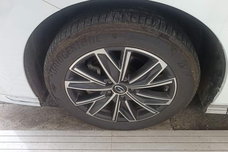 Used GAC Trumpchi M8 2024 Master Series 400T Prestige Edition Left Front Wheel Hub