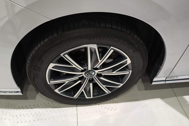 Used GAC Trumpchi M8 2024 Master Series 400T Prestige Edition Left Front Wheel Hub