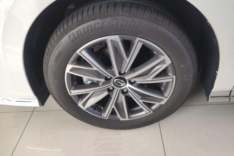 Used GAC Trumpchi M8 2024 Master Series 400T Prestige Edition Left Front Wheel Hub