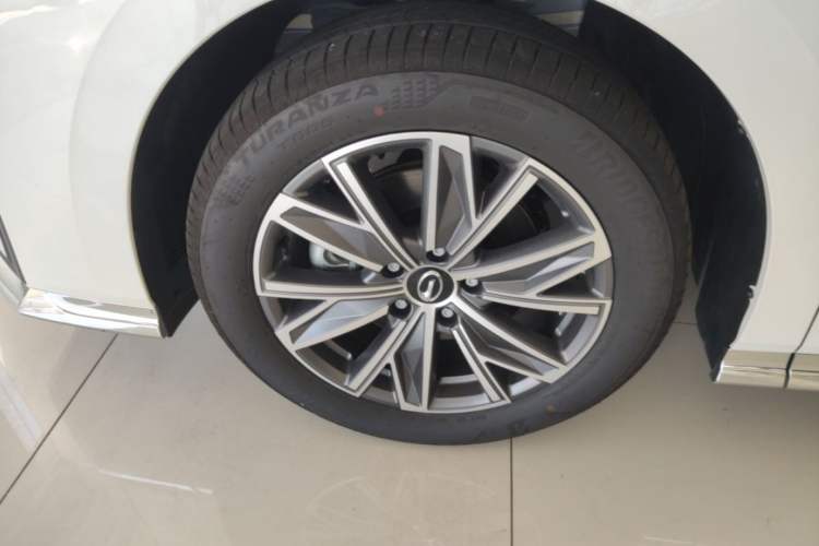Used GAC Trumpchi M8 2024 Master Series 400T Prestige Edition Left Front Wheel Hub