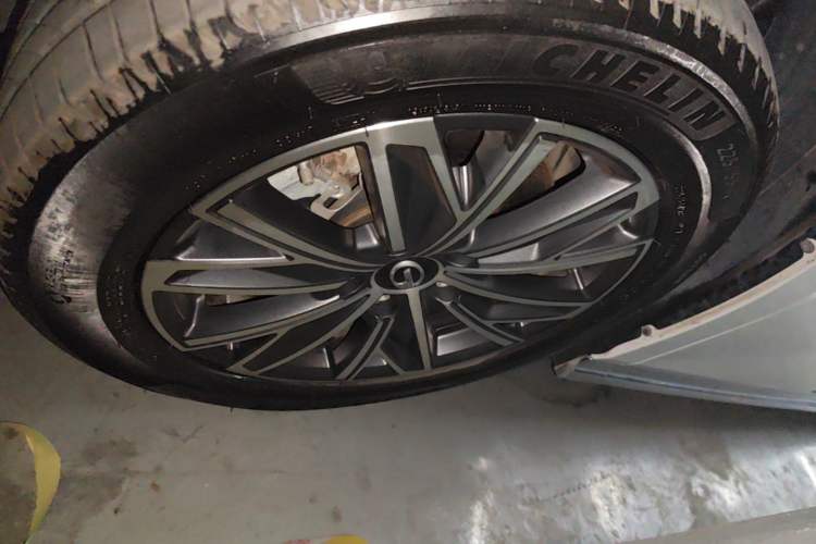 Used GAC Trumpchi M8 2024 Master Series Super Hybrid Edition Left Front Wheel Hub