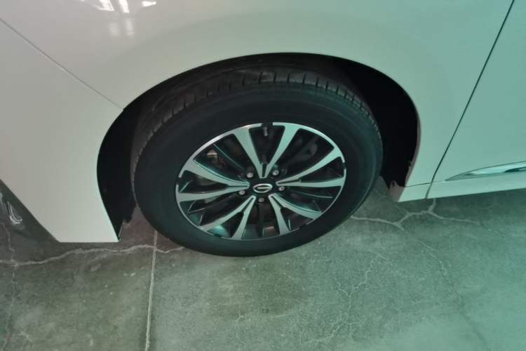 Used GAC Trumpchi M8 2024 Lingxiu Series 390T Luxury Edition Left Front Wheel Hub