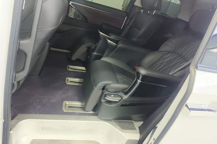 Used GAC Trumpchi M8 2024 Master Series 400T Prestige Edition Left Rear Seat