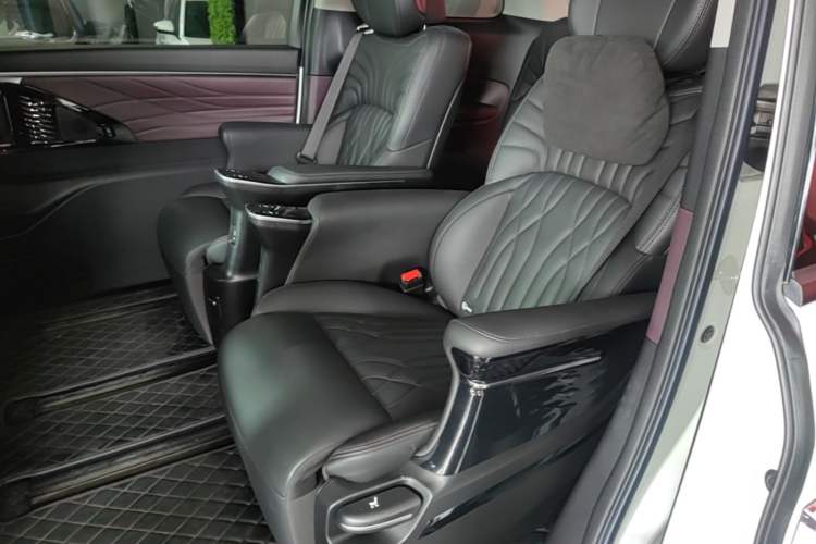 Used GAC Trumpchi M8 2024 Master Series 400T Prestige Edition Left Rear Seat