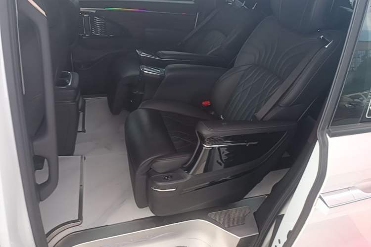 Used GAC Trumpchi M8 2024 Master Series 400T Prestige Edition Left Rear Seat