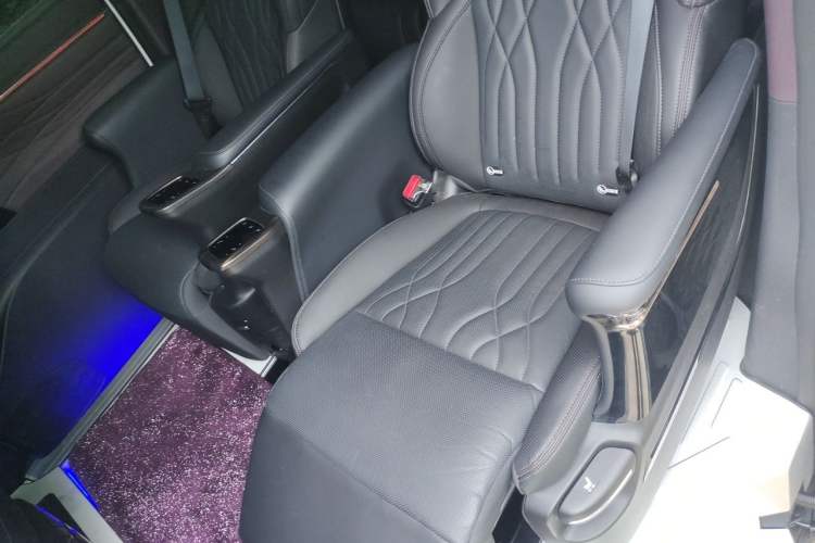 Used GAC Trumpchi M8 2024 Master Series Super Hybrid Edition Left Rear Seat