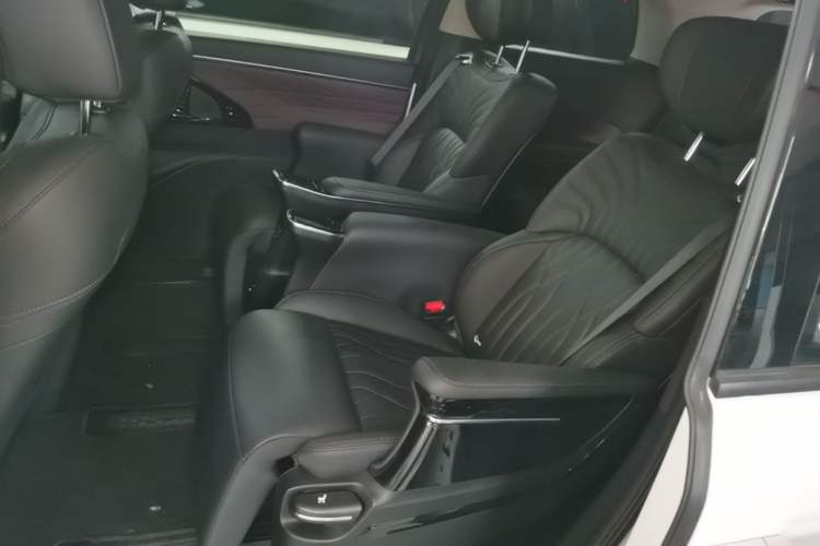 Used GAC Trumpchi M8 2024 Master Series 400T Prestige Edition Left Rear Seat