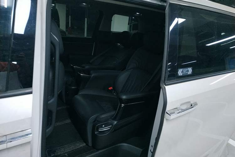 Used GAC Trumpchi M8 2024 Master Series 400T Prestige Edition Left Rear Seat