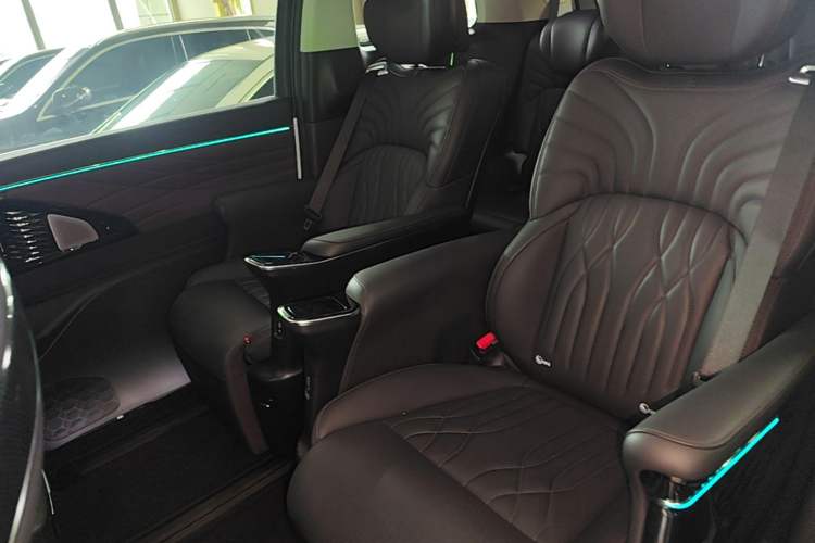 Used GAC Trumpchi M8 2024 Master Series 400T Ultimate Edition Left Rear Seat