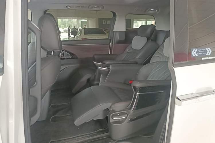 Used GAC Trumpchi M8 2024 Master Series 400T Prestige Edition Left Rear Seat