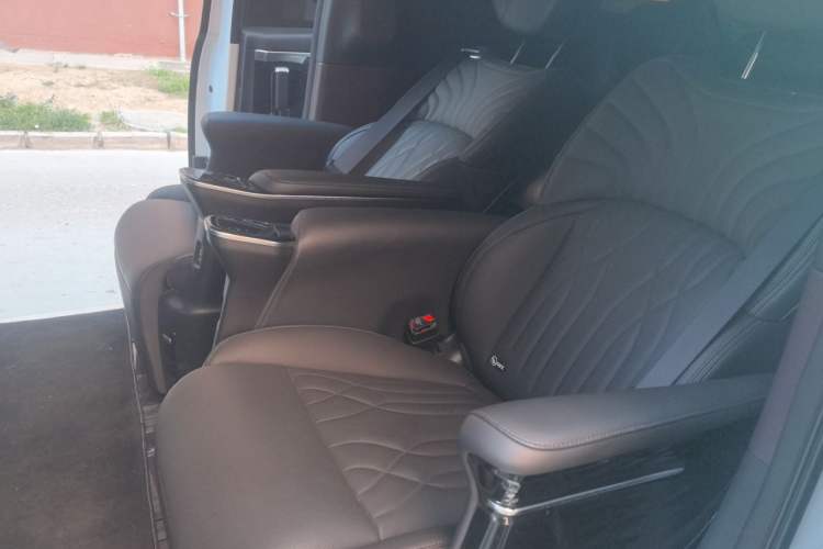 Used GAC Trumpchi M8 2024 Master Series 400T Prestige Edition Left Rear Seat