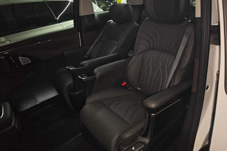 Used GAC Trumpchi M8 2024 Master Series Super Hybrid Edition Left Rear Seat