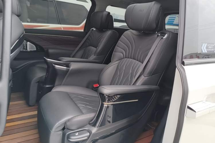 Used GAC Trumpchi M8 2024 Master Series 400T Ultimate Edition Left Rear Seat