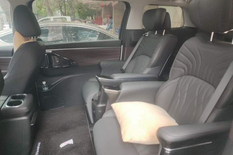 Used GAC Trumpchi M8 2024 Master Series 400T Prestige Edition Left Rear Seat