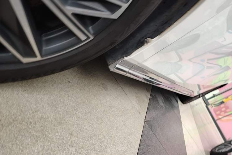 Used GAC Trumpchi M8 2024 Master Series 400T Prestige Edition Left Side Sill