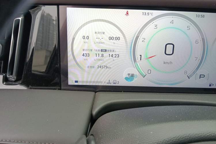 Used GAC Trumpchi M8 2024 Master Series 400T Prestige Edition Odometer Close Up