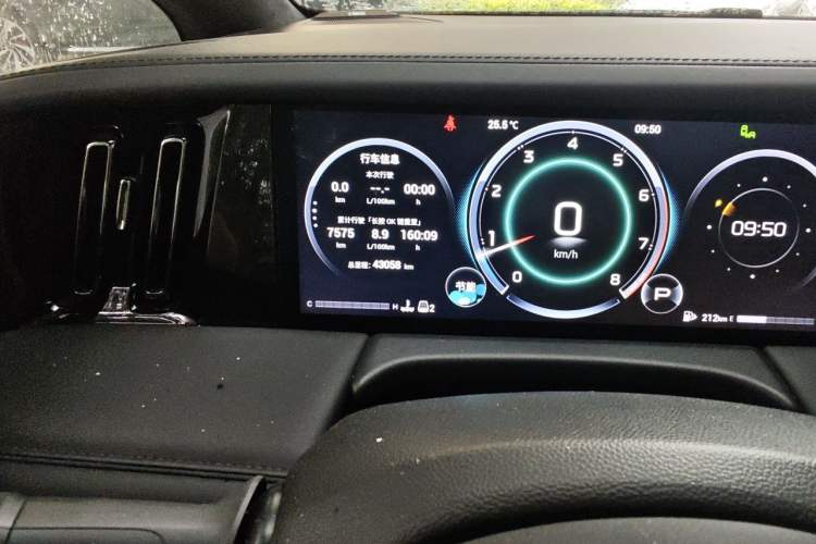 Used GAC Trumpchi M8 2024 Zongshi Series 400T Pioneer Edition Odometer Close Up