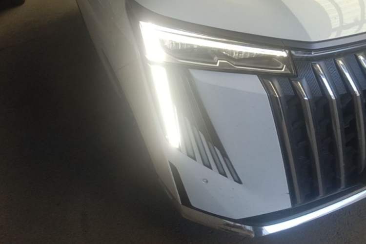 Used GAC Trumpchi M8 2024 Master Series Super Hybrid Edition Right Front Headlight