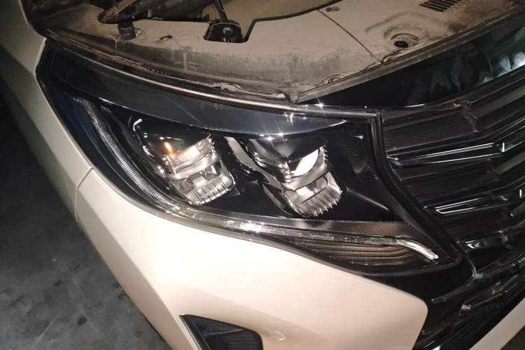 Used GAC Trumpchi M8 2024 Lingxiu Series 390T Luxury Edition Right Front Headlight