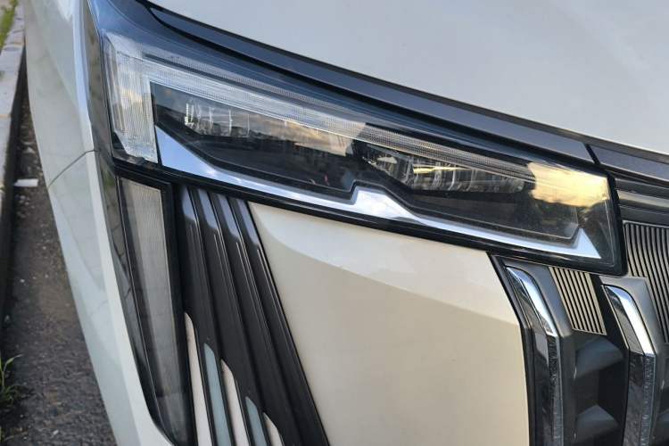 Used GAC Trumpchi M8 2024 Master Series 400T Prestige Edition Right Front Headlight