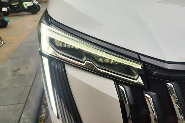 Used GAC Trumpchi M8 2024 Master Series 400T Ultimate Edition Right Front Headlight