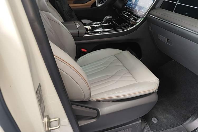 Used GAC Trumpchi M8 2024 Master Series 400T Prestige Edition Right Front Seat