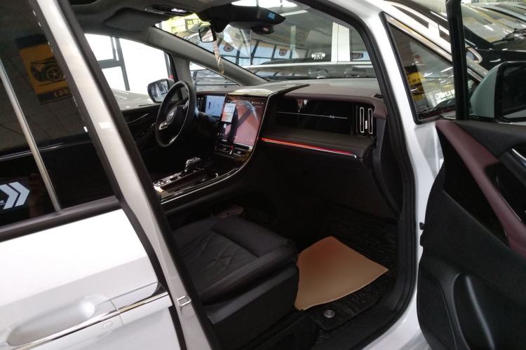 Used GAC Trumpchi M8 2024 Master Series 400T Prestige Edition Right Front Seat