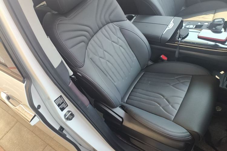 Used GAC Trumpchi M8 2024 Master Series 400T Prestige Edition Right Front Seat