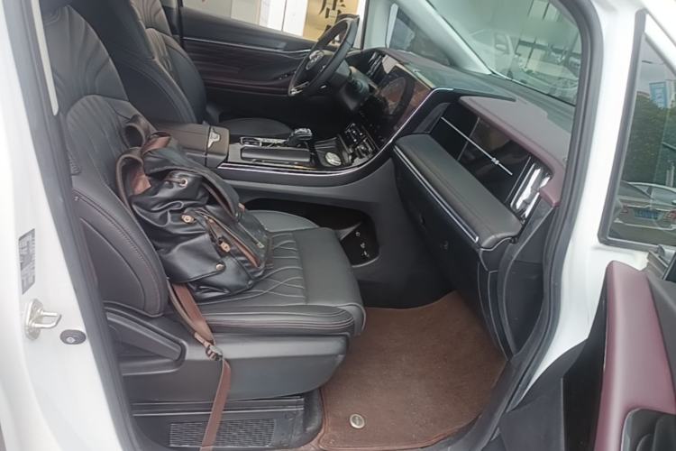 Used GAC Trumpchi M8 2024 Master Series 400T Prestige Edition Right Front Seat