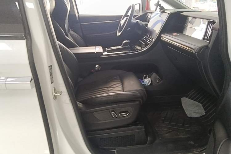 Used GAC Trumpchi M8 2024 Master Series 400T Ultimate Edition Right Front Seat