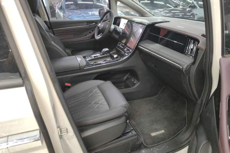Used GAC Trumpchi M8 2024 Master Series 400T Prestige Edition Right Front Seat