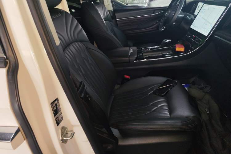 Used GAC Trumpchi M8 2024 Master Series 400T Prestige Edition Right Front Seat