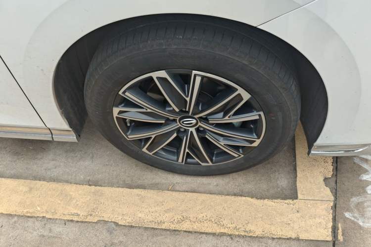 Used GAC Trumpchi M8 2024 Master Series 400T Prestige Edition Right Front Wheel Hub
