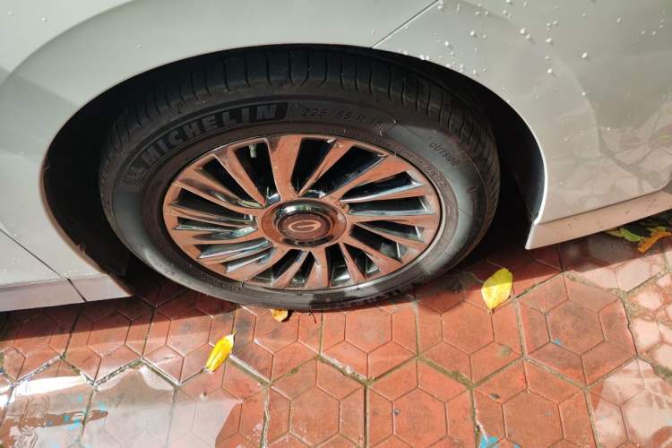 Used GAC Trumpchi M8 2024 Zongshi Series 400T Ultimate Edition Right Front Wheel Hub