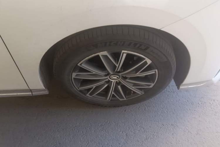 Used GAC Trumpchi M8 2024 Master Series Super Hybrid Edition Right Front Wheel Hub