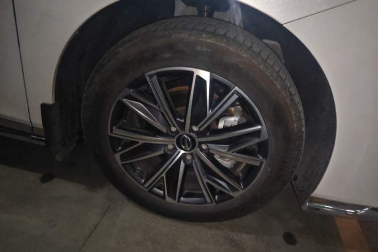 Used GAC Trumpchi M8 2024 Master Series 400T Prestige Edition Right Front Wheel Hub