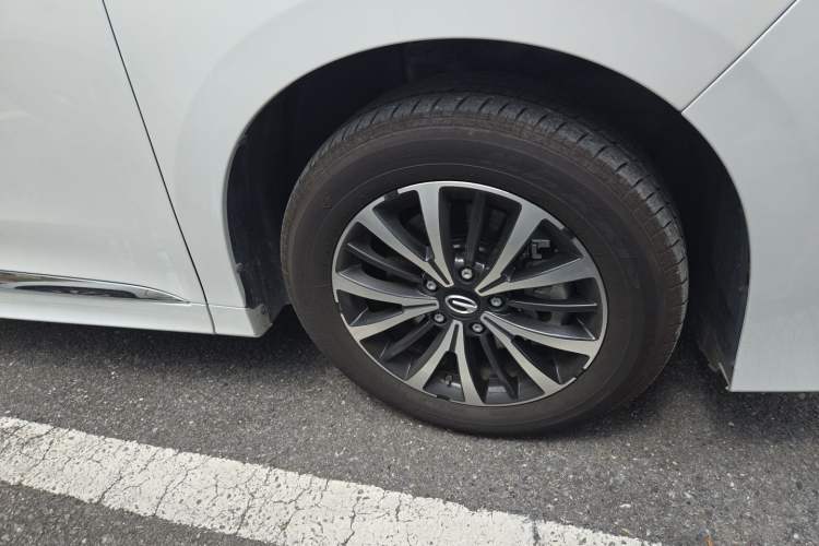 Used GAC Trumpchi M8 2024 Lingxiu Series 390T Luxury Edition Right Front Wheel Hub