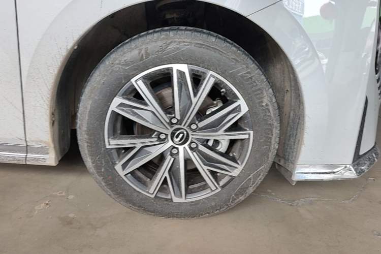 Used GAC Trumpchi M8 2024 Master Series 400T Prestige Edition Right Front Wheel Hub