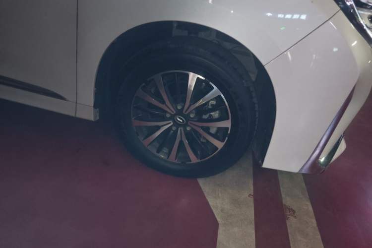 Used GAC Trumpchi M8 2024 Lingxiu Series 390T Deluxe Edition Right Front Wheel Hub