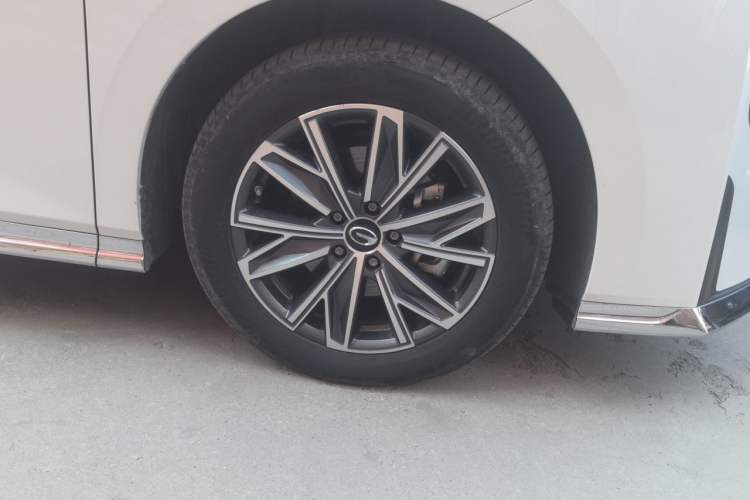Used GAC Trumpchi M8 2024 Master Series 400T Prestige Edition Right Front Wheel Hub