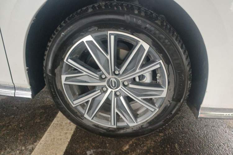 Used GAC Trumpchi M8 2024 Master Series 400T Ultimate Edition Right Front Wheel Hub