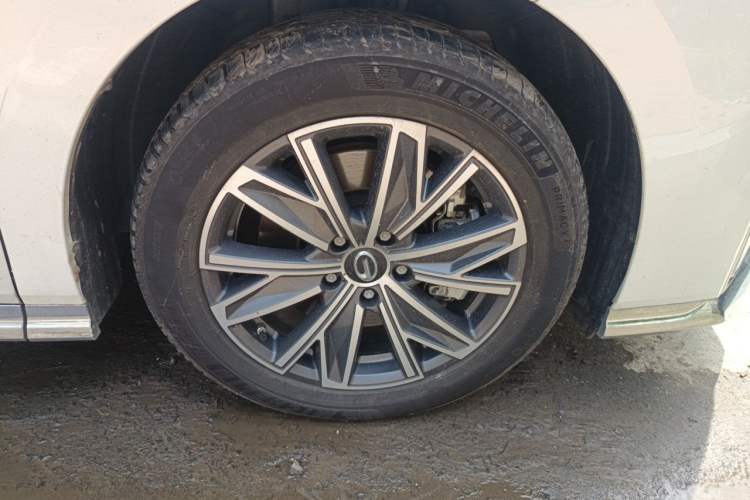 Used GAC Trumpchi M8 2024 Master Series Super Hybrid Edition Right Front Wheel Hub
