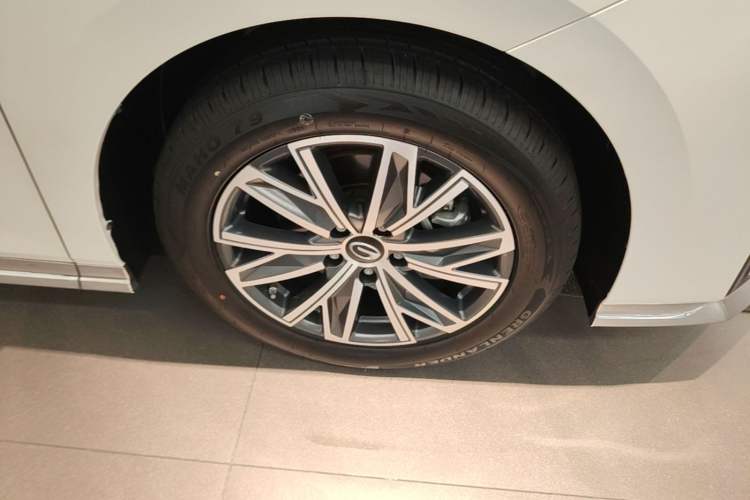 Used GAC Trumpchi M8 2024 Master Series 400T Ultimate Edition Right Front Wheel Hub