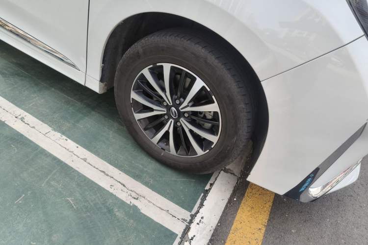 Used GAC Trumpchi M8 2024 Lingxiu Series 390T Deluxe Edition Right Front Wheel Hub