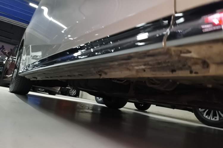 Used GAC Trumpchi M8 2024 Master Series 400T Prestige Edition Right Side Sill