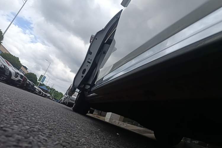 Used GAC Trumpchi M8 2024 Master Series 400T Prestige Edition Right Side Sill