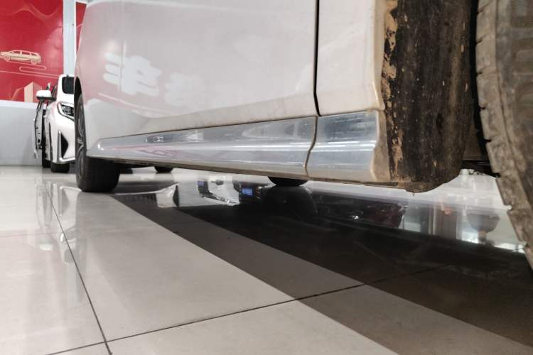 Used GAC Trumpchi M8 2024 Master Series 400T Prestige Edition Right Side Sill