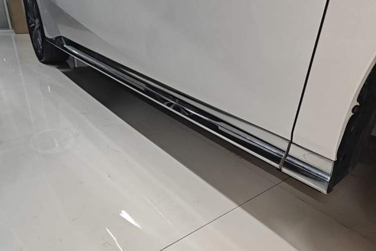 Used GAC Trumpchi M8 2024 Master Series 400T Ultimate Edition Right Side Sill